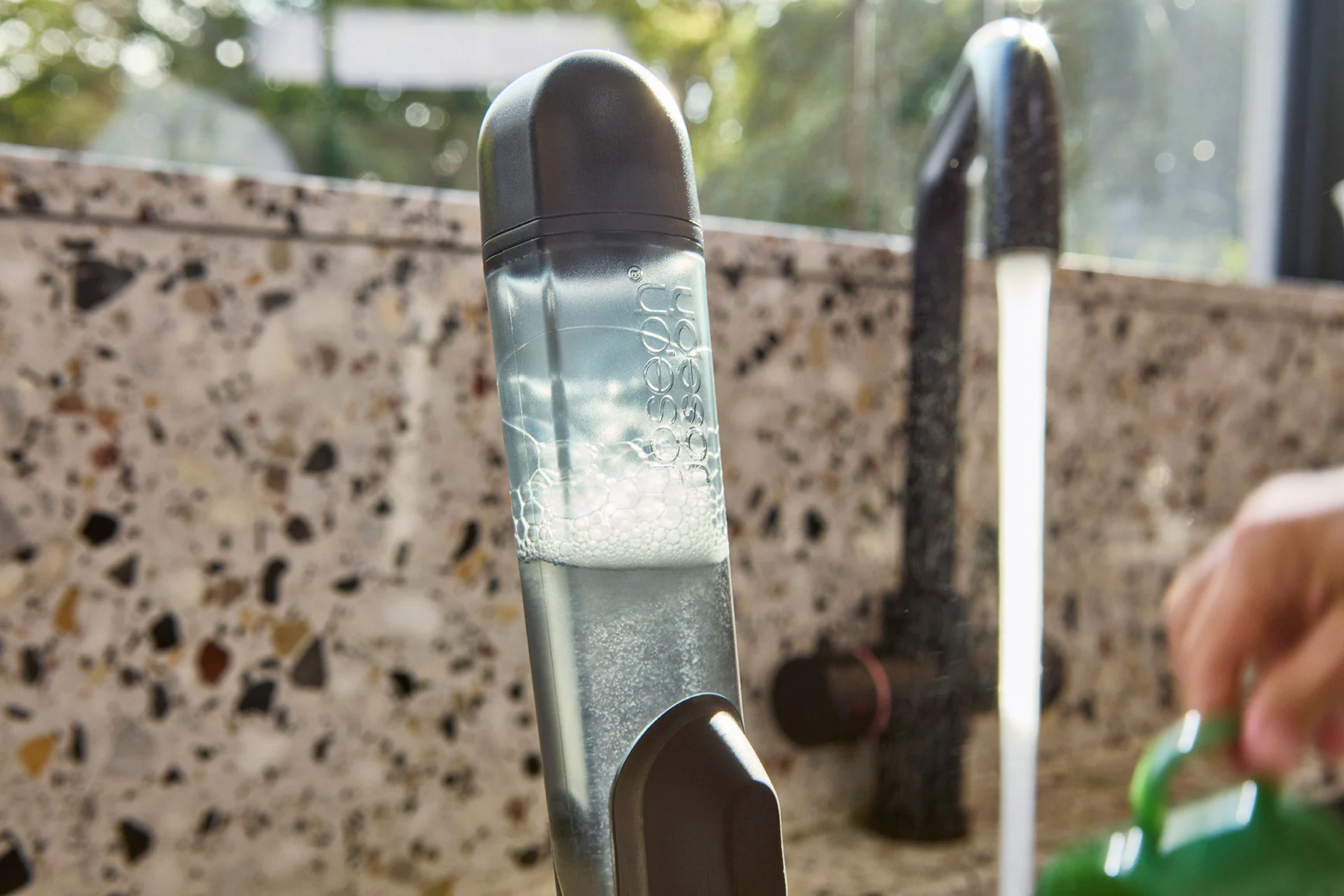 Brosse à Vaisselle avec Distributeur de Savon & Rechange SinkTech™ - Image 5