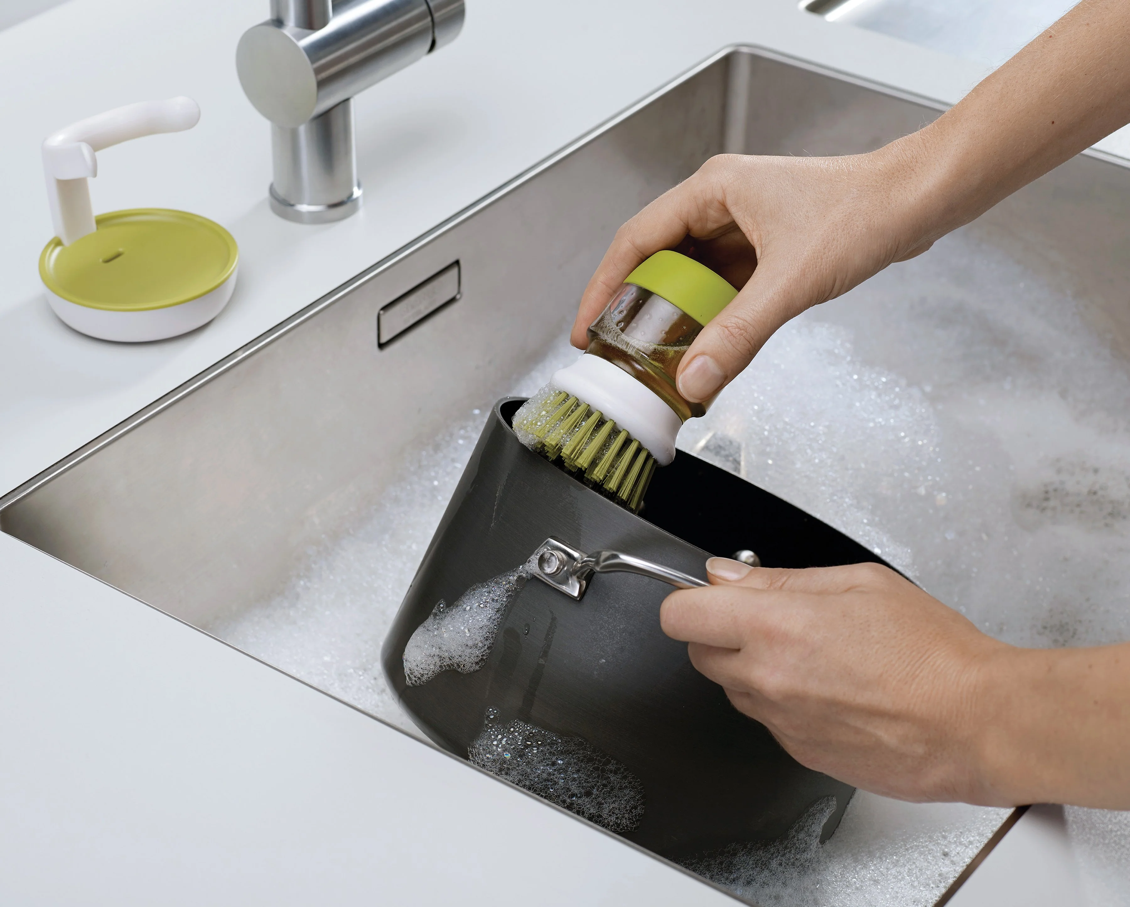 Brosse avec Réservoir Liquide Vaisselle Palm Scrub™ - Image 4