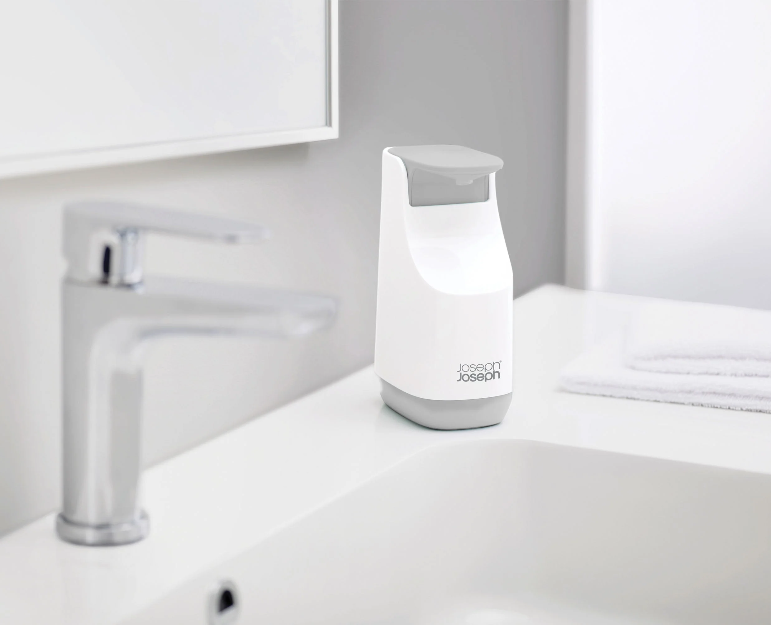 Distributeur de Savon Liquide Gris Slim™ - Image 3