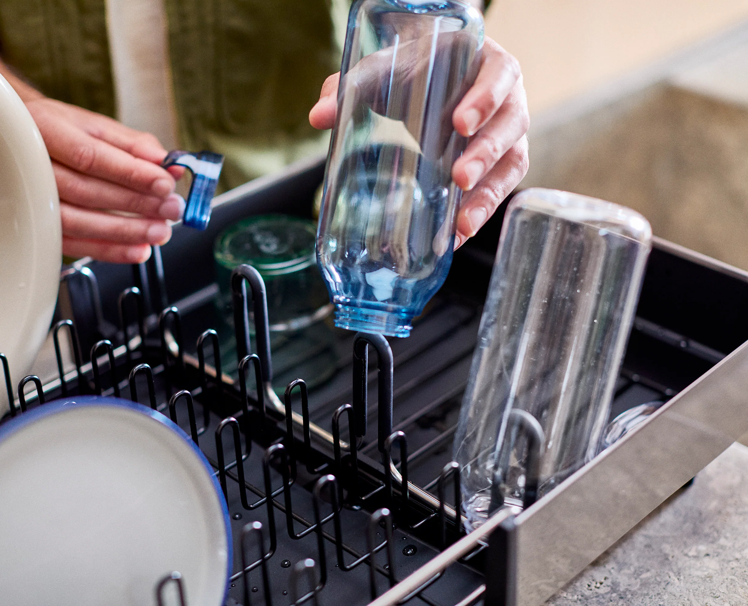 Égouttoir à Vaisselle et à Verres à Vin Noir Extend™ Steel Plus - Image 5