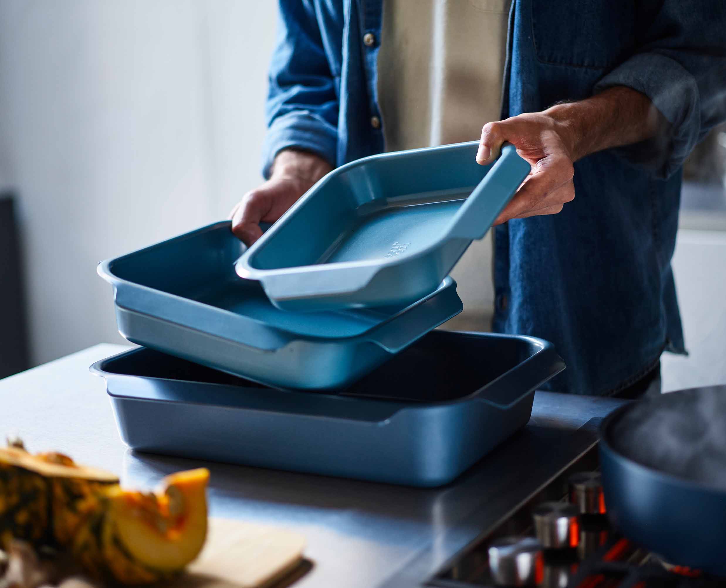 Ensemble de 3 plats à rôtir bleus Nest™ Oven - Image 3