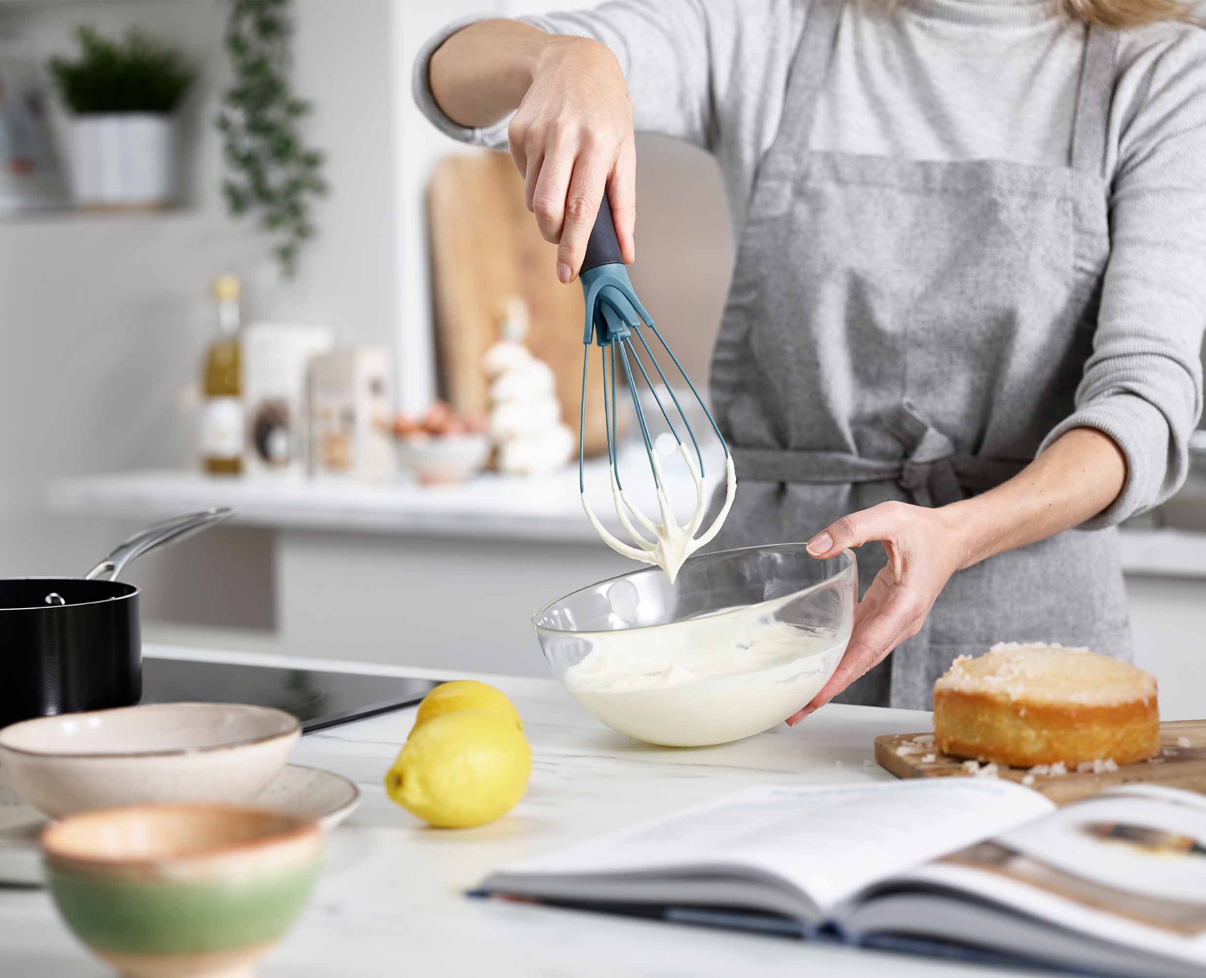 Lot de 9 Bols Nest™ 9 Plus, Rouleau à Pâtisserie PrecisionPin™ & Fouet Twist™ en Bleu - Image 10