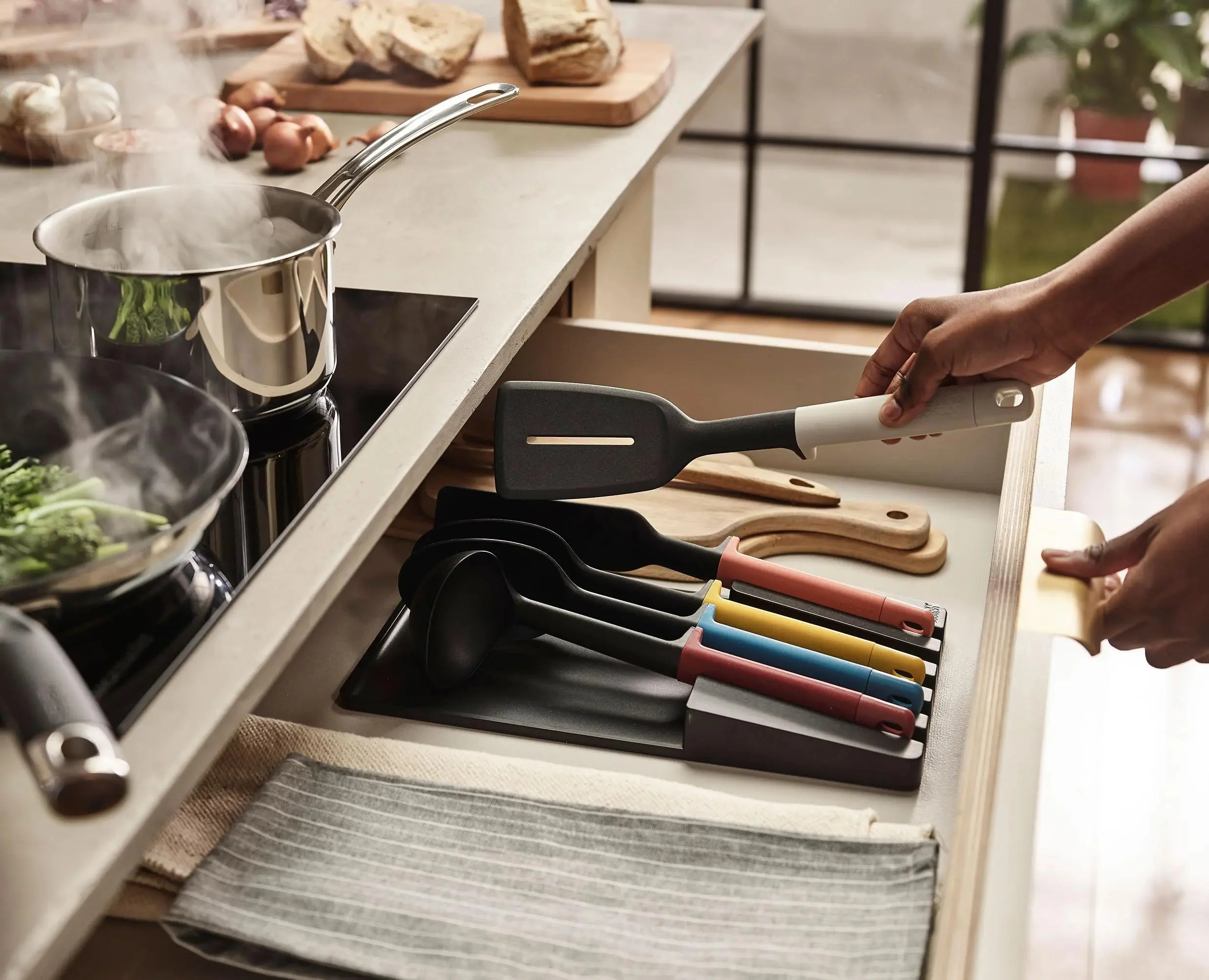 Set de 5 Ustensiles Multicolore et Plateau de Rangement Elevate™ Utensils Store - Image 3