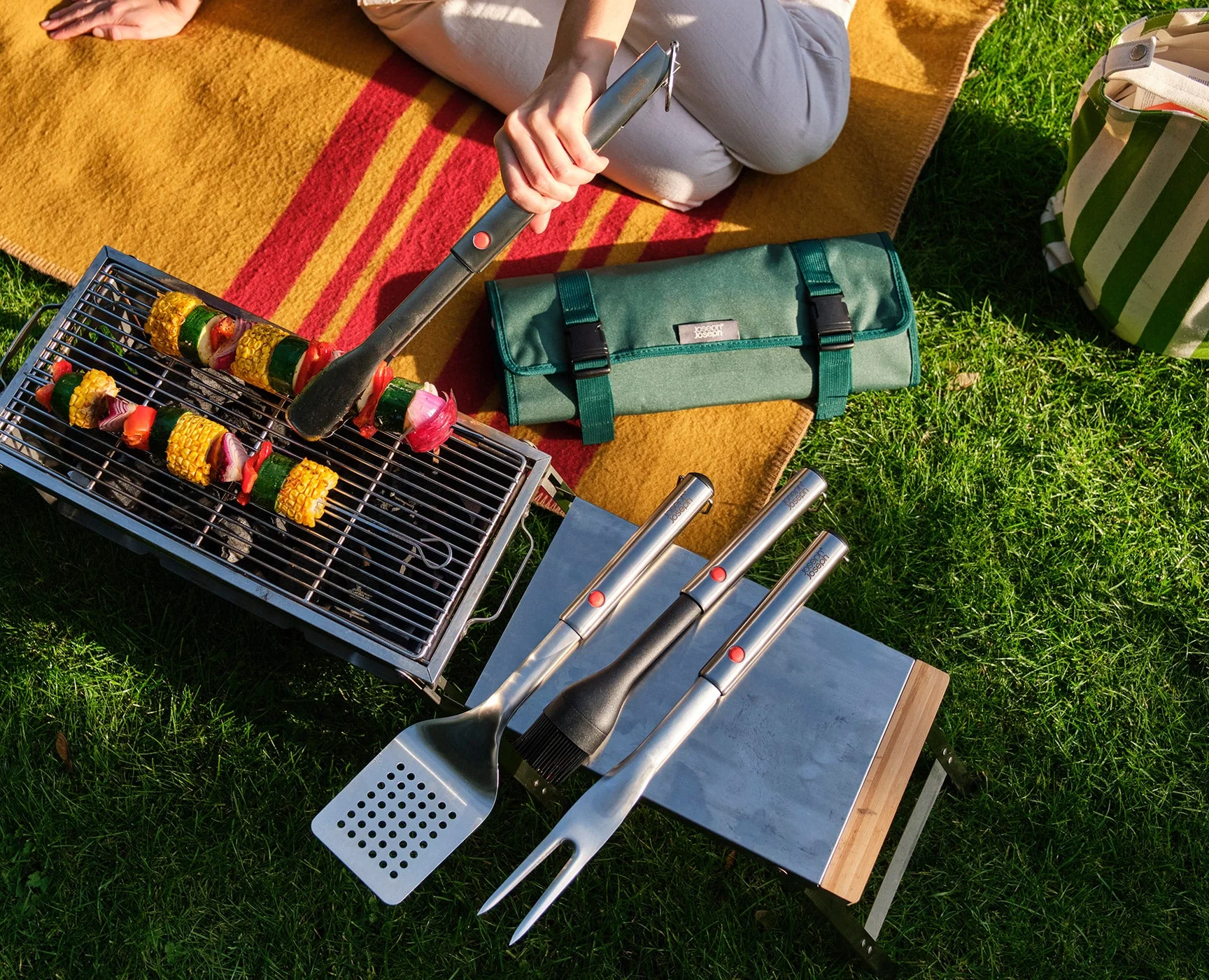 Pinceau Barbecue Rétractable en Silicone GrillOut™ - Image 4