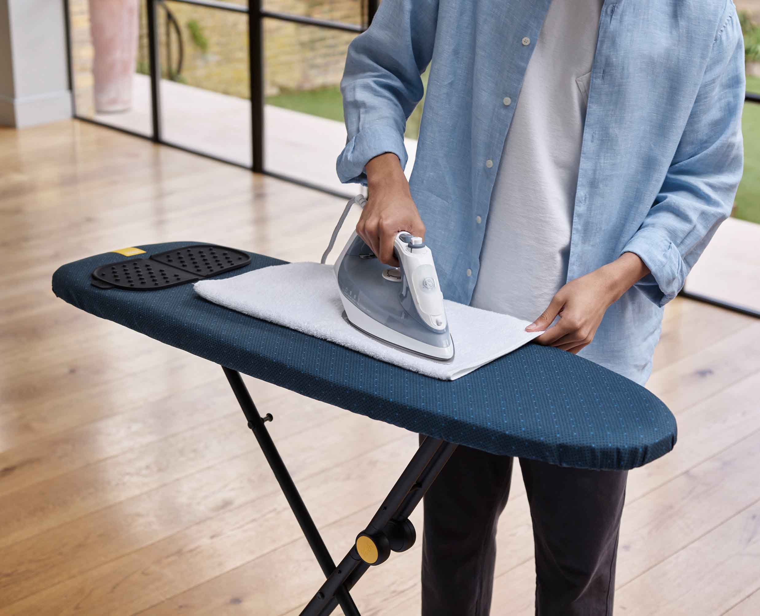 Table à Repasser Bleue 110cm Glide Plus Compacte - Image 3