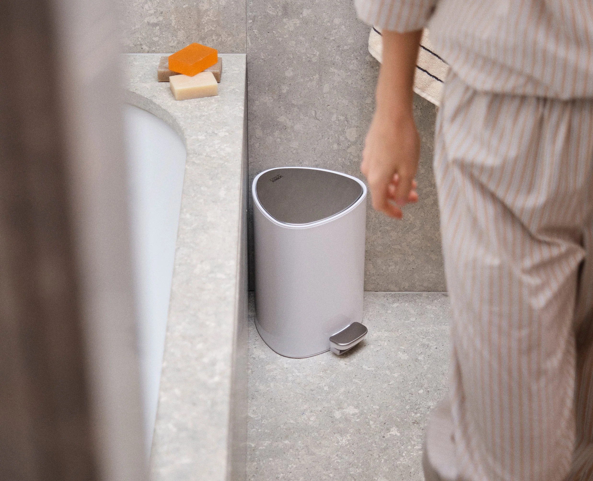 Poubelle de Salle de Bain 5L Blanc Brillant EasyStore™ - Image 3