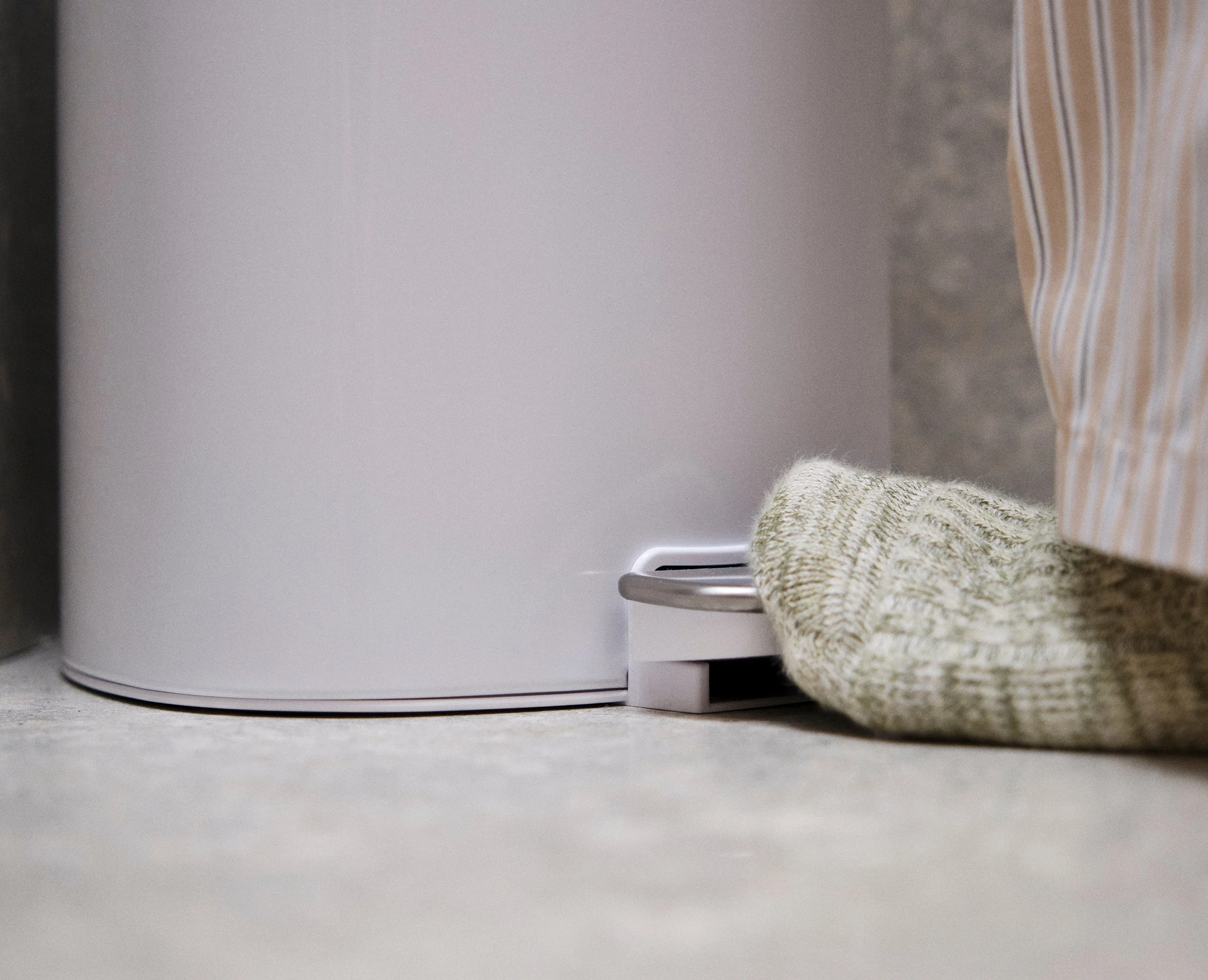 Poubelle de Salle de Bain 5L Blanc Brillant EasyStore™ - Image 4