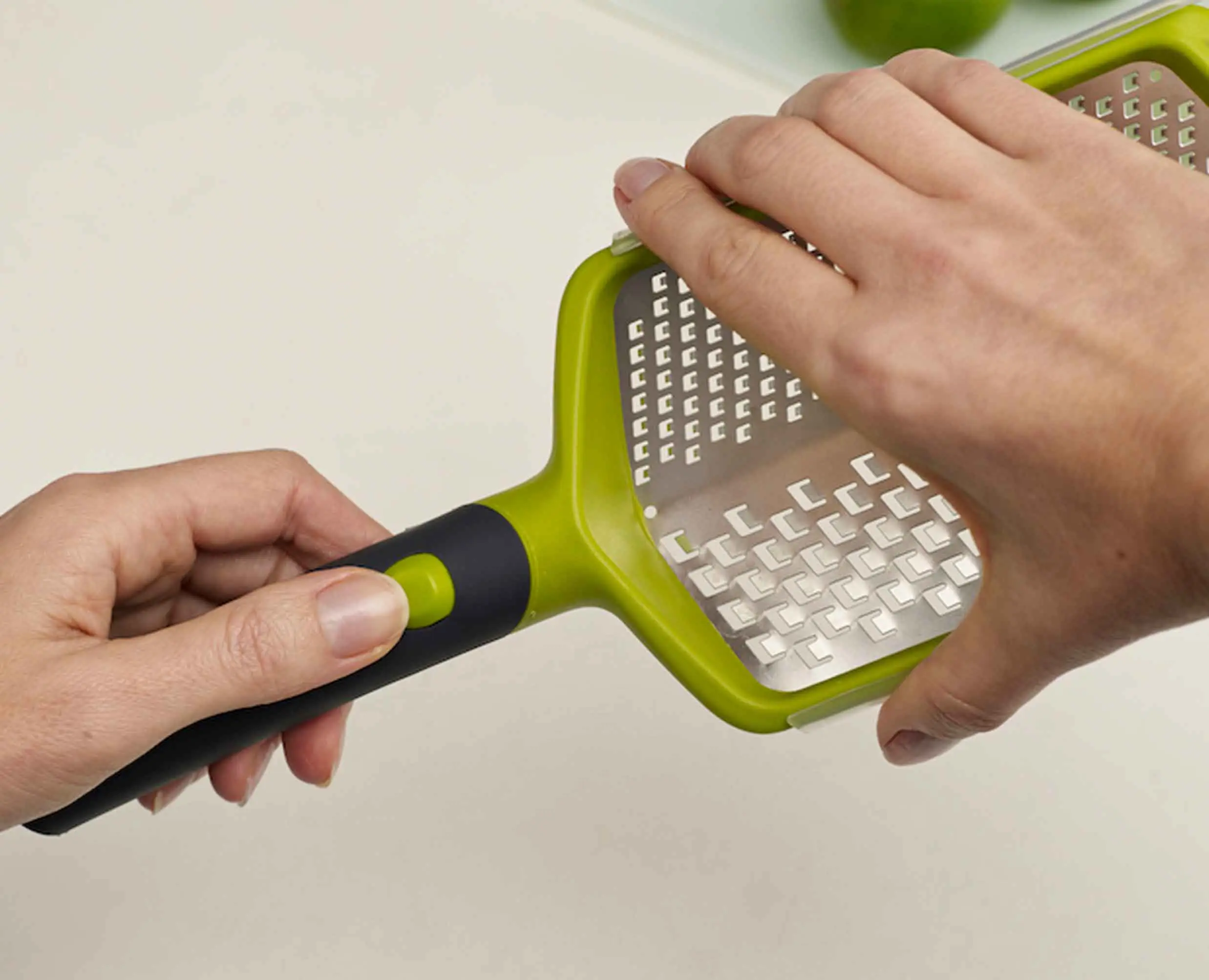 Râpe Double avec Récupérateur Verte Twist Grater™ - Image 4