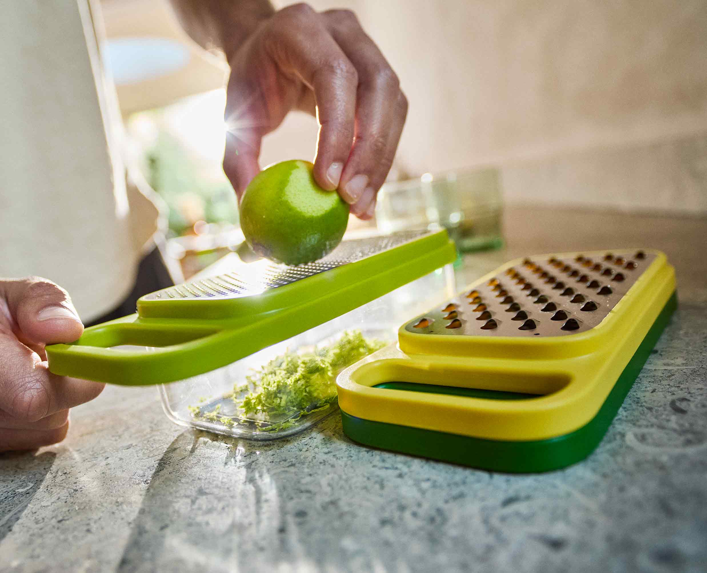 Set de 3 râpes avec conteneur Multi-Grate & Store™ - Image 4