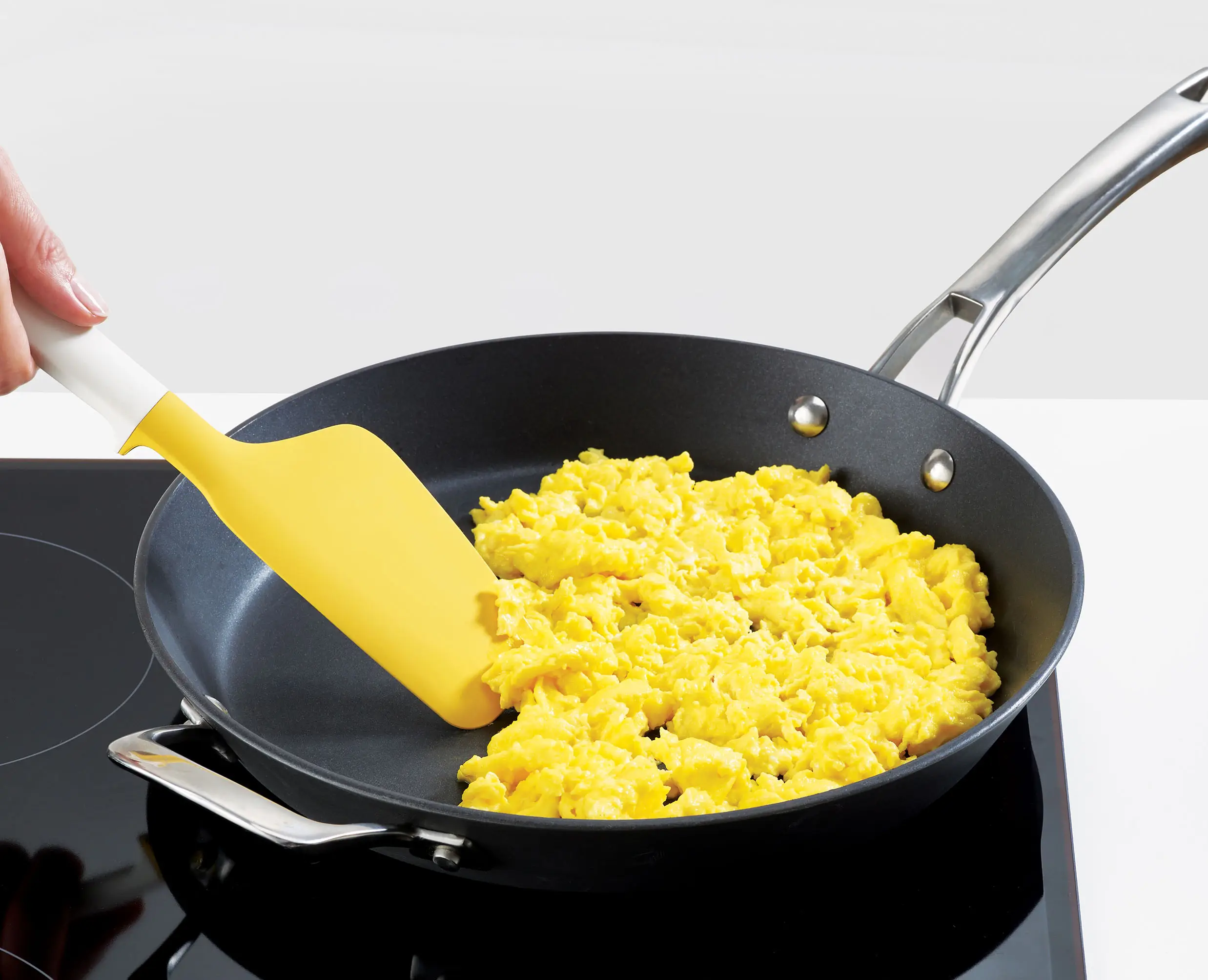 Spatule à Œuf Multifonction en Silicone Jaune Elevate™ - Image 4