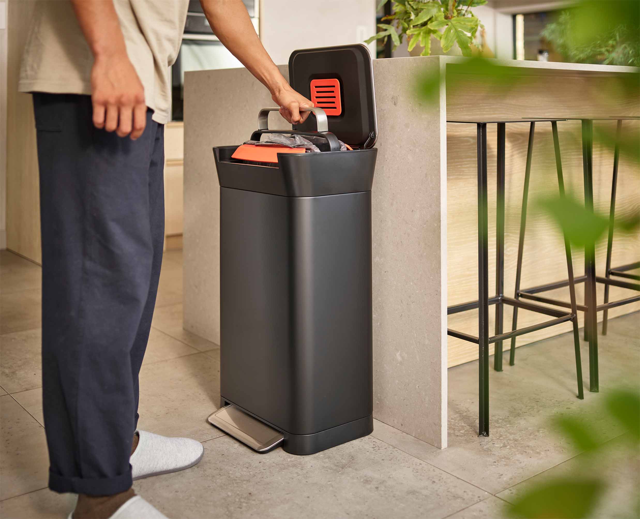 Poubelle Compacteur de Déchets 30L Noir Titan - Image 3