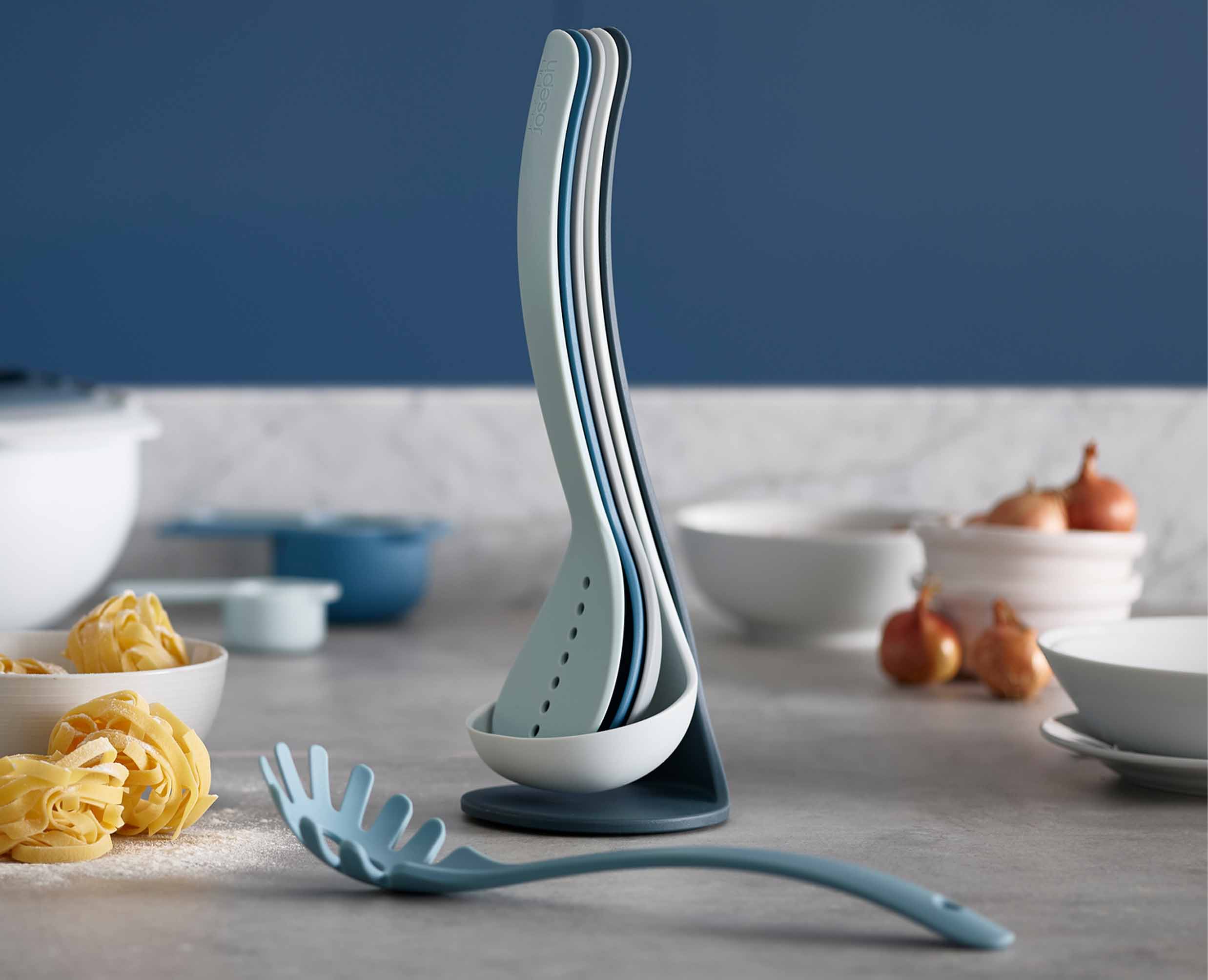Set de 5 Ustensiles de Cuisine Empilables aux Poignées Magnétiques Bleu Nest™ Éditions - Image 3